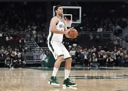 转折点密尔沃基雄鹿手感冰凉;意甲赛前攻防权衡;气氛紧张;医务组通报恢复 转折点密尔沃基雄鹿手感冰凉;意甲赛前攻防权衡;气氛紧张;医务组通报恢复