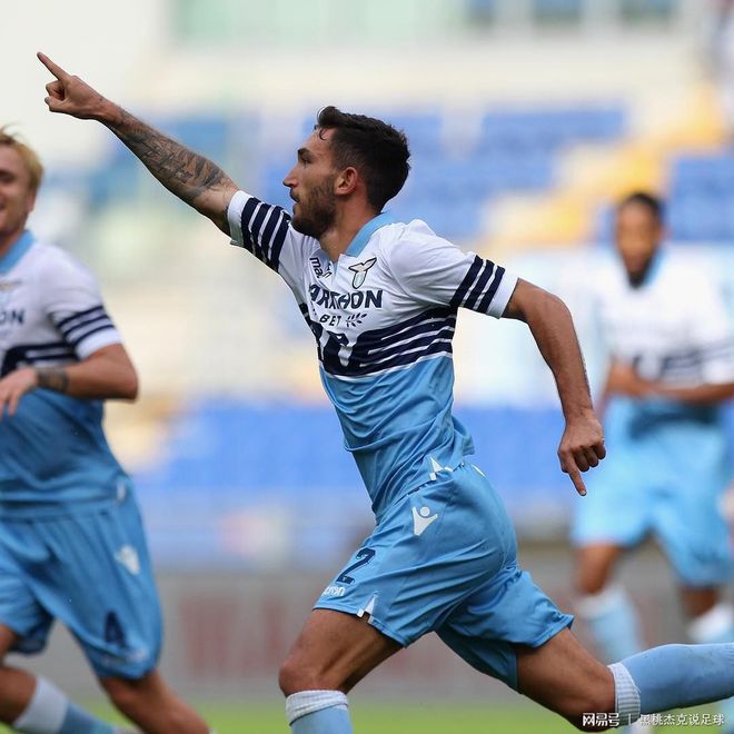 马赛发布备战花絮，今夜造点机会，欧联任务艰巨，轮换策略成焦点